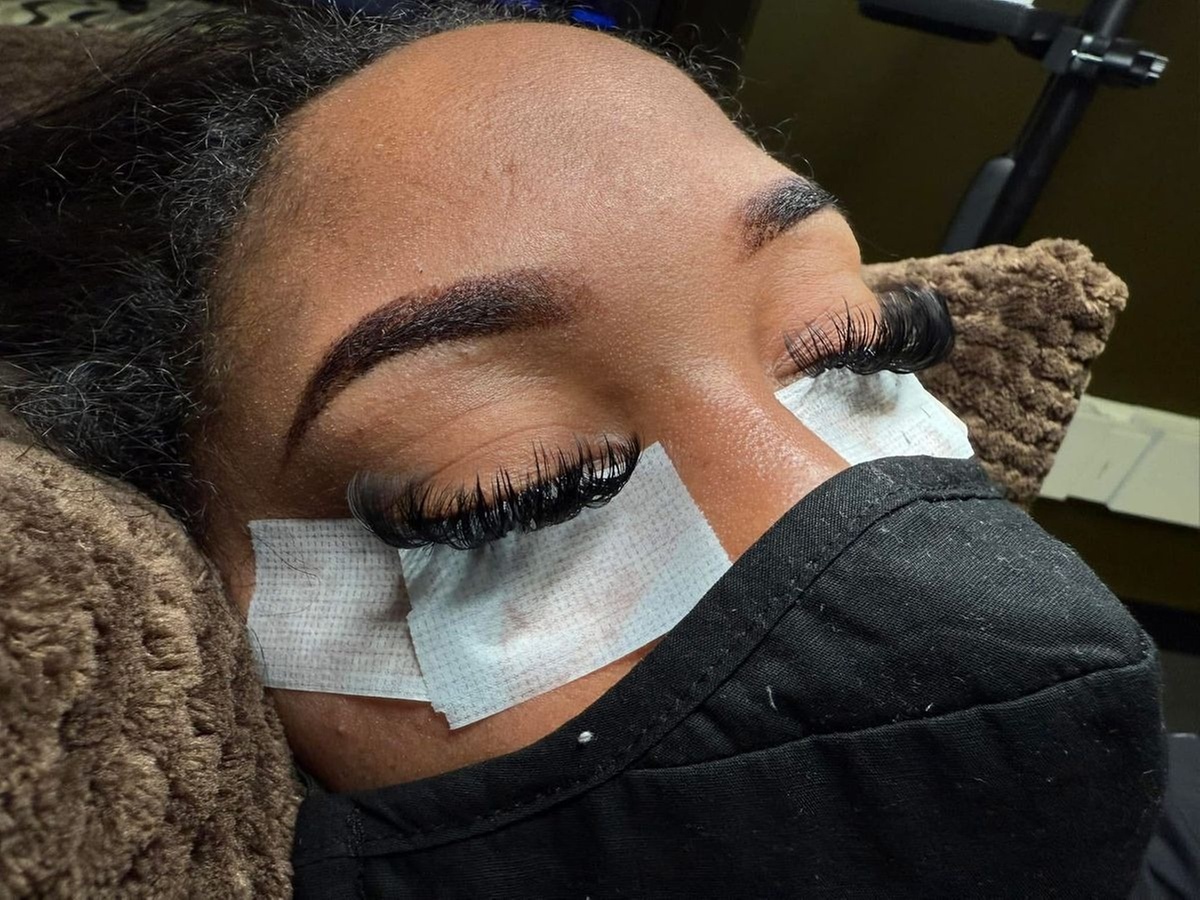 Luxurious Eyelash Extensions for Instant Volume & a Polished Look