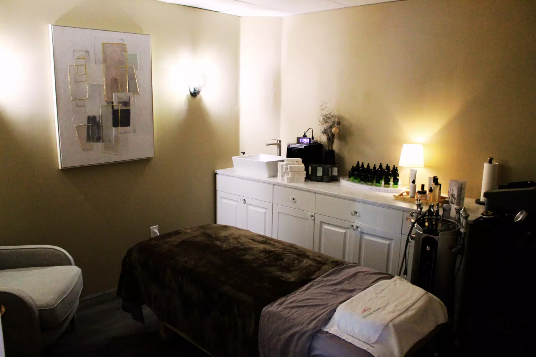 50 Min Couples Massage w/ 30 Min Spinal Decompression and More
