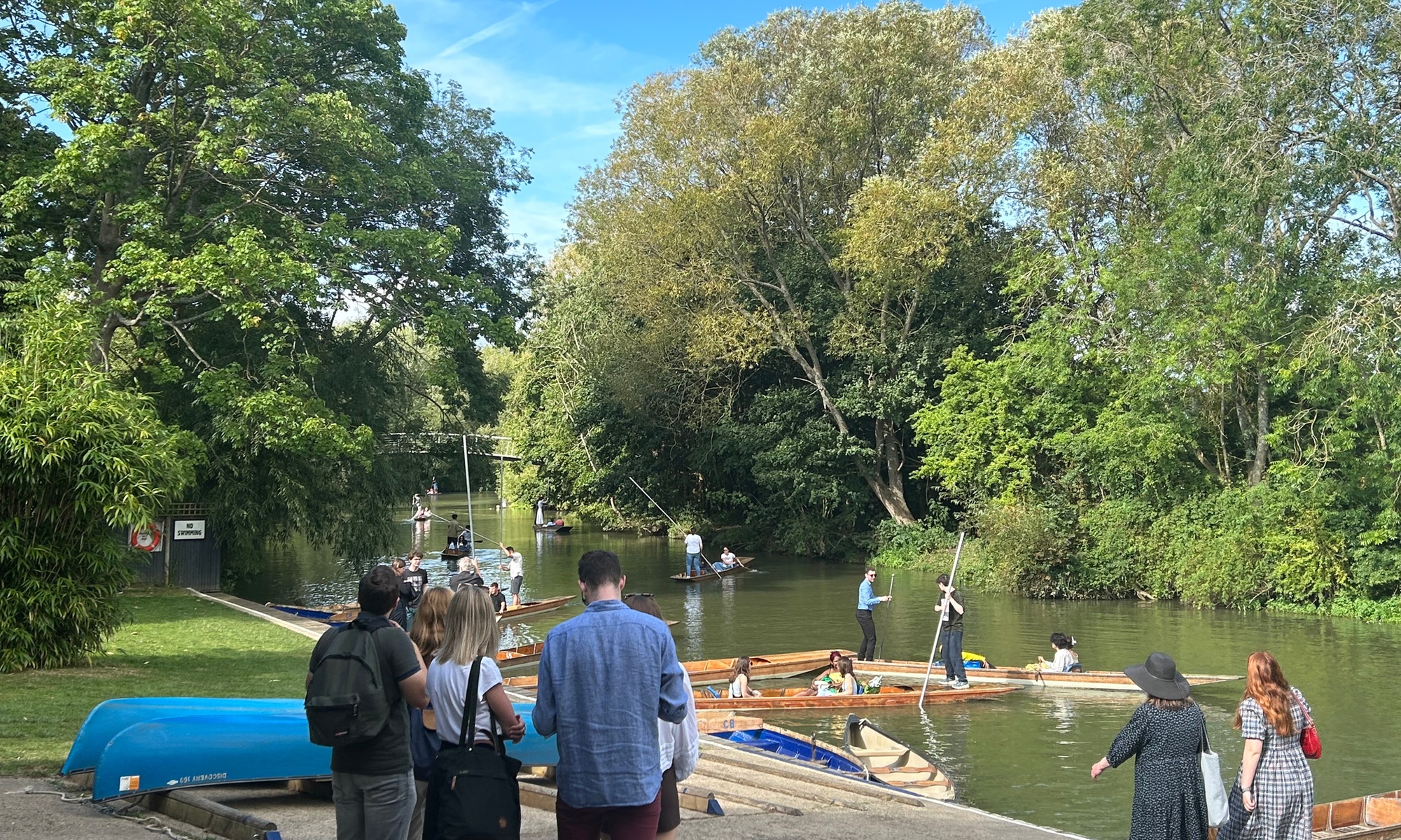 Explore Oxford With a Guided 60-Minute Punting Tour on the Cherwell