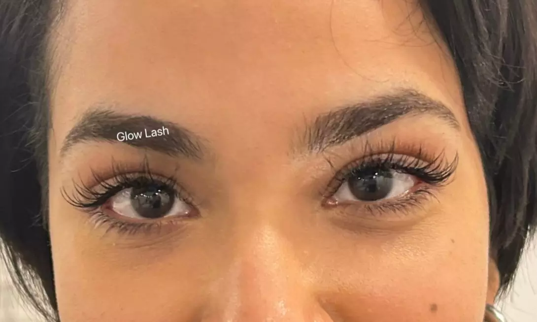Transform Your Look: Hybrid, Volume or Sapphire Set Eyelash Extensions