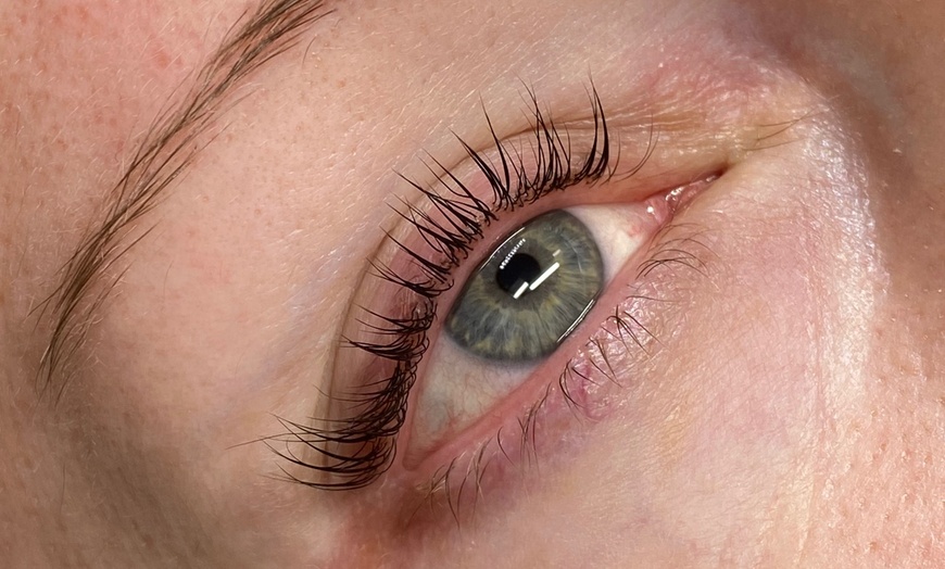Image 4: Get Gorgeous Lashes with a Lift and Tint Combo! 