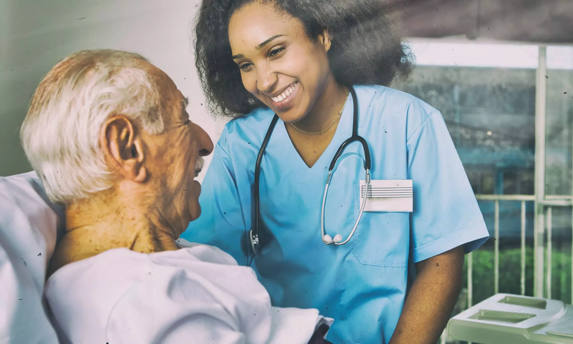 1 o 2 cursos online sobre atención centrada en la persona de 30 h cada uno para 1 persona; ahorra hasta un 75% - Primary Image