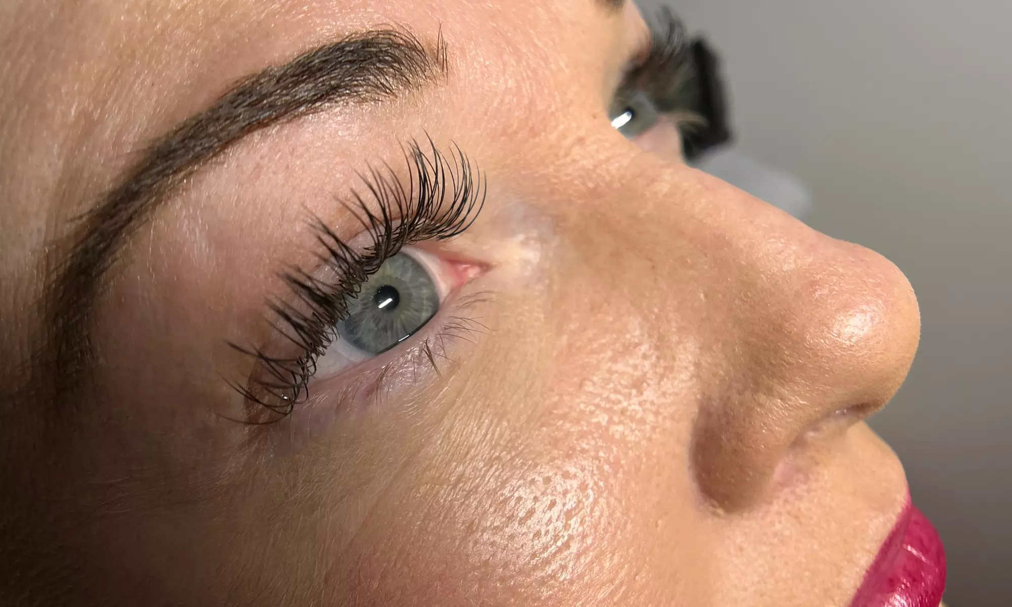 Transform Your Lashes: Classic, Hybrid or Volume Eyelash Extensions 