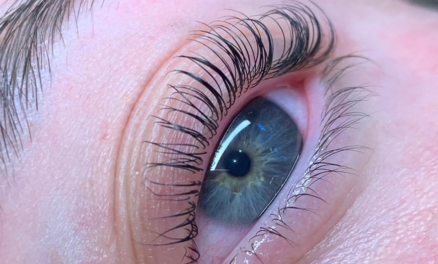 Image 1: Rehaussement ou extension de cils ou brow lift à Nannycorreialashes

