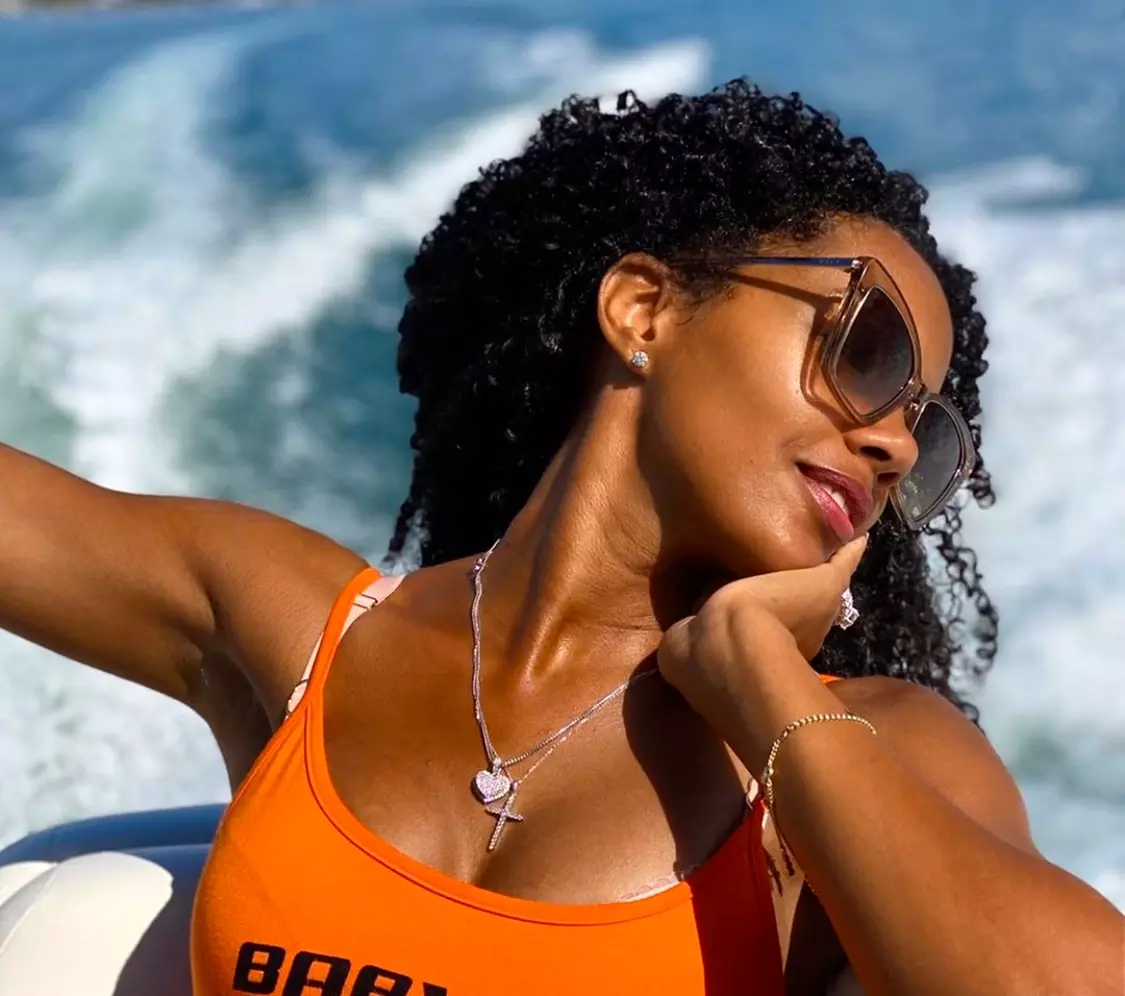 One-Hour Boat Rental for Two, Four or Six Guests