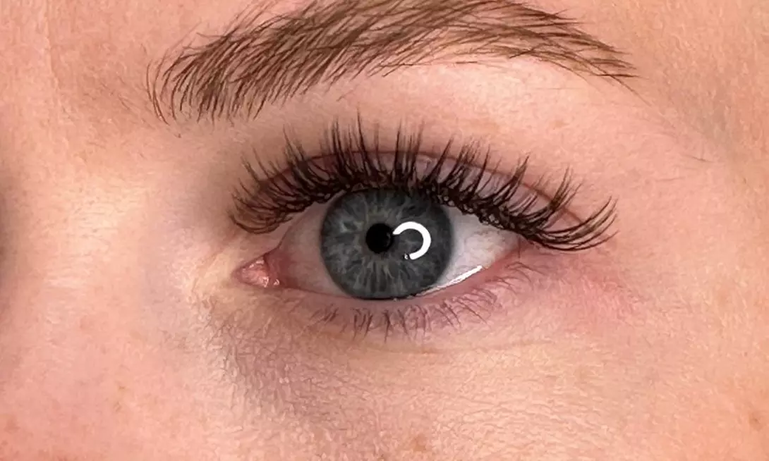 Discover la_shes_and_brows' full set eyelash extensions for all styles, up to 35% off - Second Medium