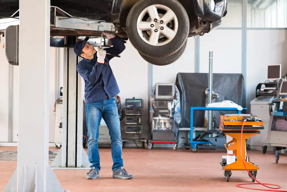 Up to 38% Off on Oil Change - Full Service at Rhinos Auto Repair - Primary Image