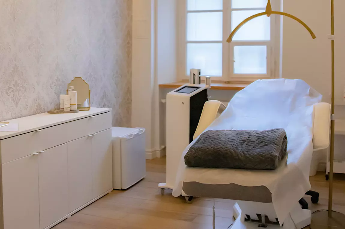 Usuwanie znamion metodą elektrokoagulacji lub zabiegi wybranym kwasem