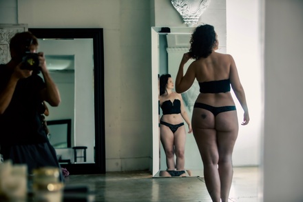 One 60 Minute Boudoir or Bikini Photography Session with Photo Package - Oceanic Photography