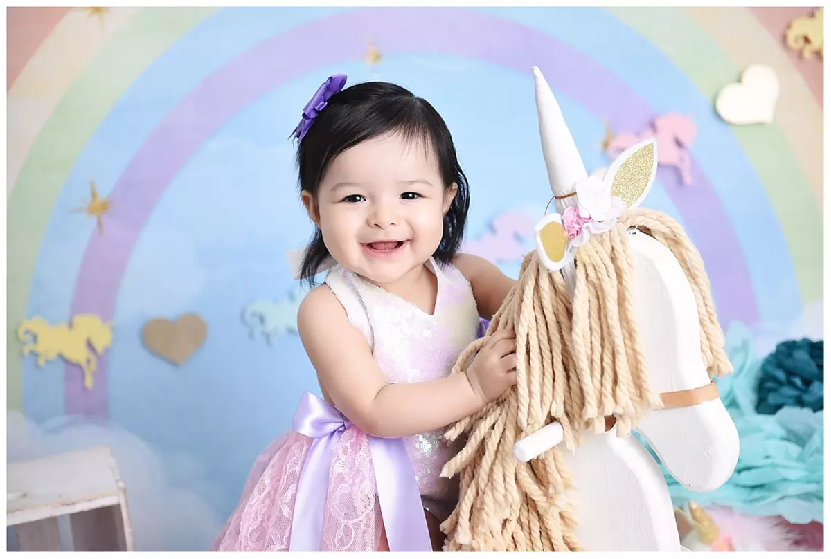 Studio Photo Shoot: 20 or 45 Minute Session with Up to 4 People