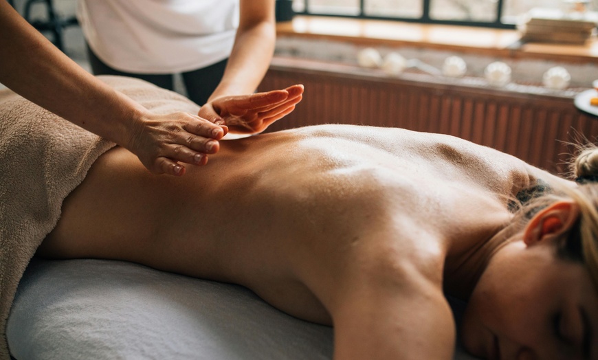 Image 1: Jusqu'à 44% de remise sur Massage - Autre spécialité chez Cathy-Wellness