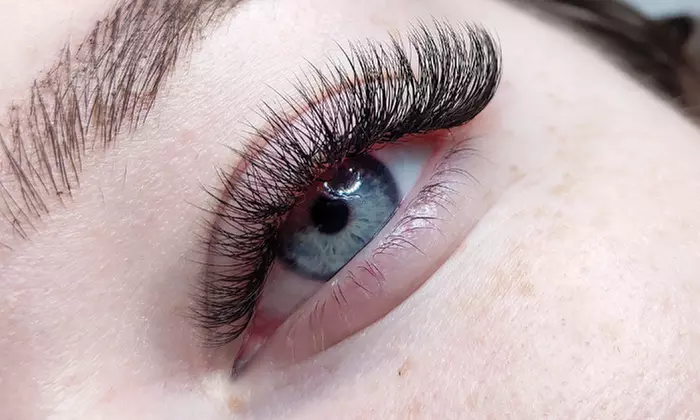 Achieve Glamorous Lashes with Eyelash Extensions