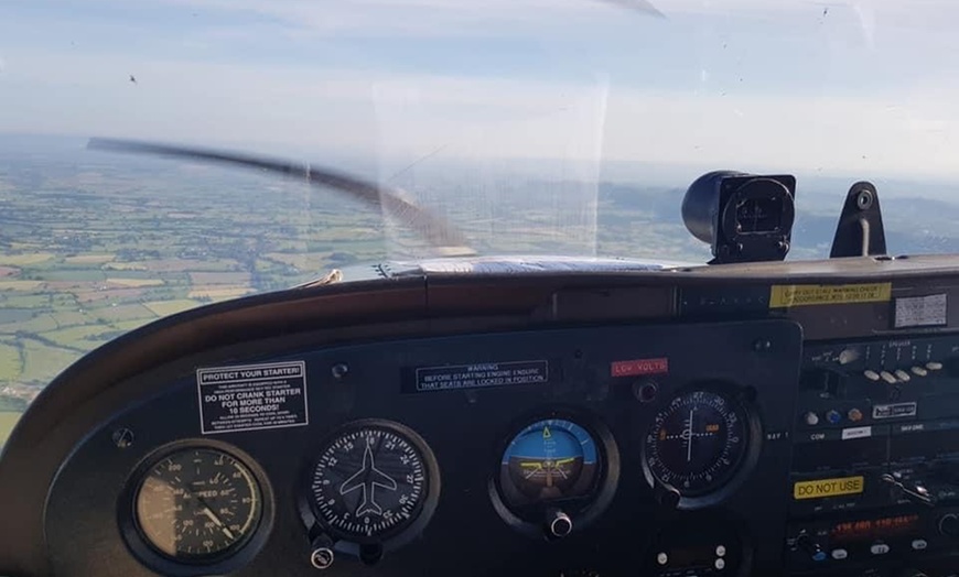 Image 5: Up to 25% Off on Tour - Flying at Aerohire Flight Training