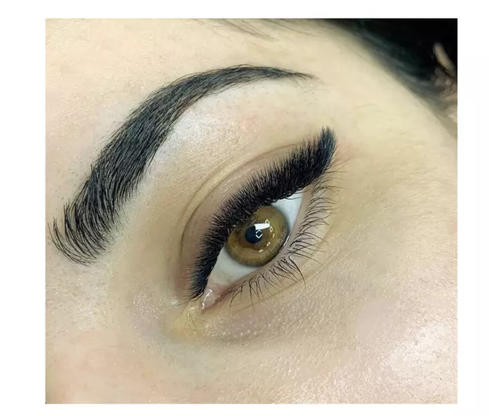 Full Sets of Classic, Hybrid or Volume Eyelash Extensions