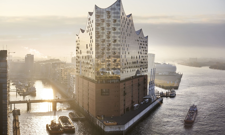 Image 1: Elphi Plaza Führung- oder Speicherstadt & HafenCity-Führung