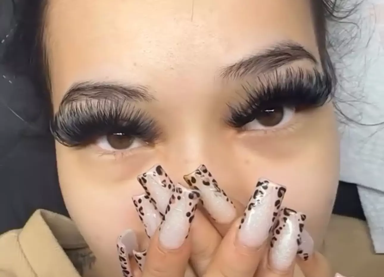 Get stunning eyelash extensions at Classetslv. Choose from Classic, Hybrid, Volume, or MegaVolume options with up to 64% off