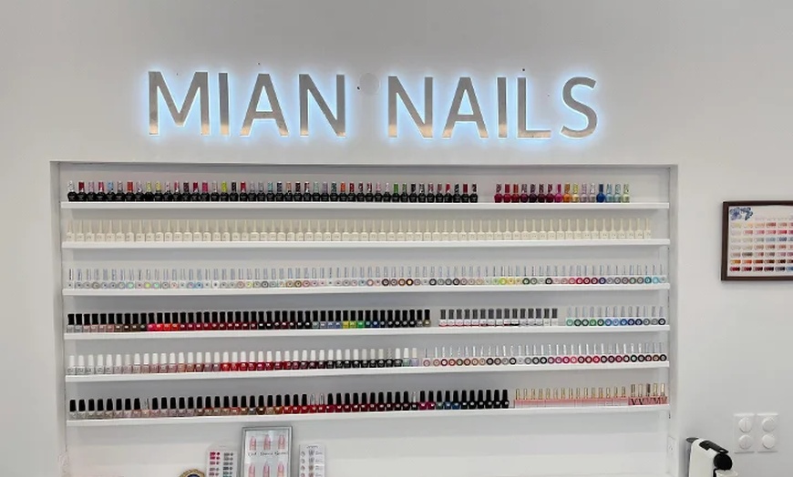 Image 2: Beauté des mains ou des pieds avec pose de vernis semi-permanent