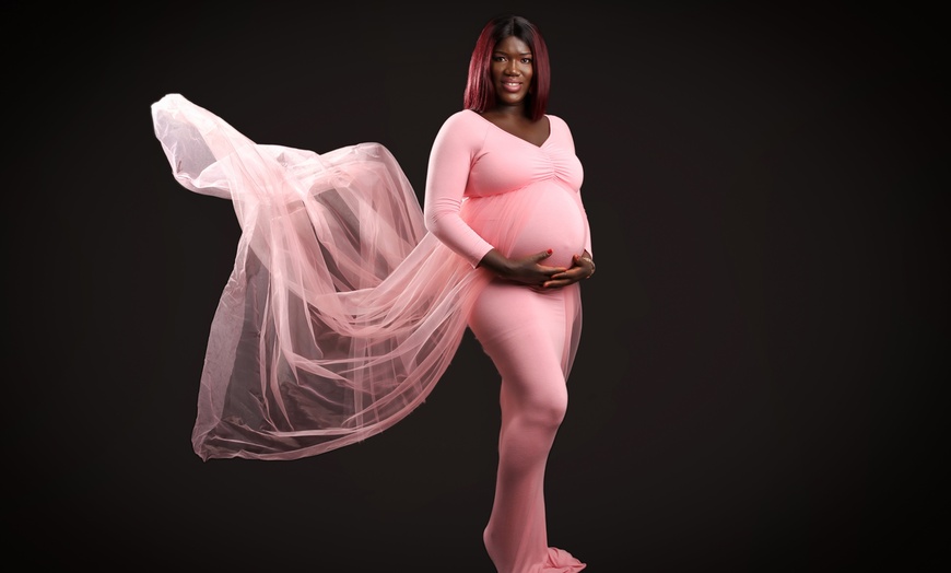 Image 13: Maternity photoshoot with an soft copies on USB
