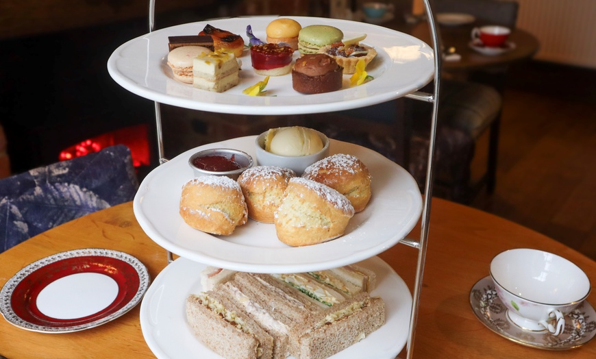 Image 5: Learn About The George Hotel's History & Savour Afternoon Tea