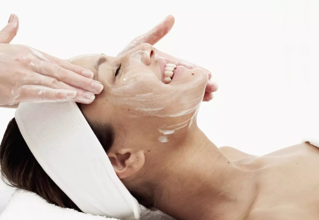 Experience SXSE Skin Studio's LED Light Facials for Anti-Aging & Acne with up to 49% off - Second Medium