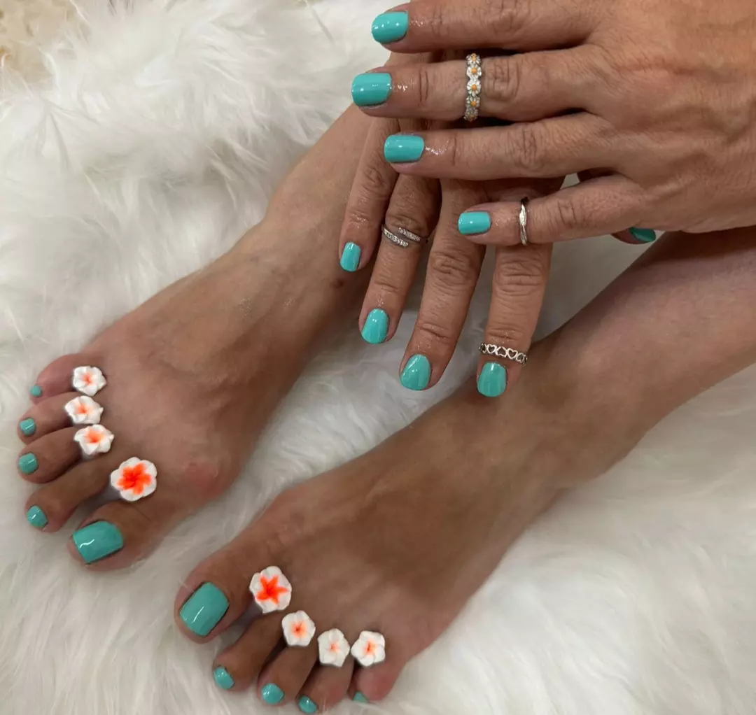 Sesión de manipedi con esmalte normal o semipermanente