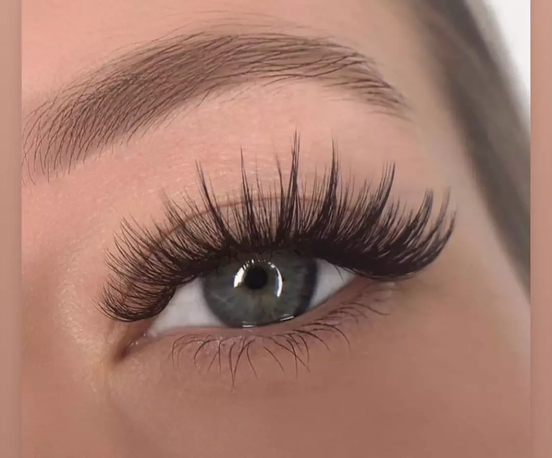 Jusqu'à 31% de réduction sur extensions de cils chez Pretty B