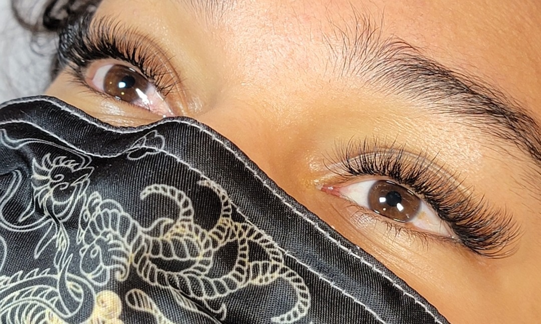 Get Lush Eyelashes with Classic, Hybrid or Volume Extensions