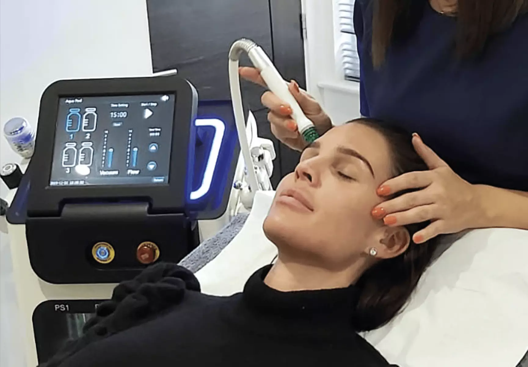 Up to 59% Off on Facial - HydraFacial at UK Aesthetics Lounge