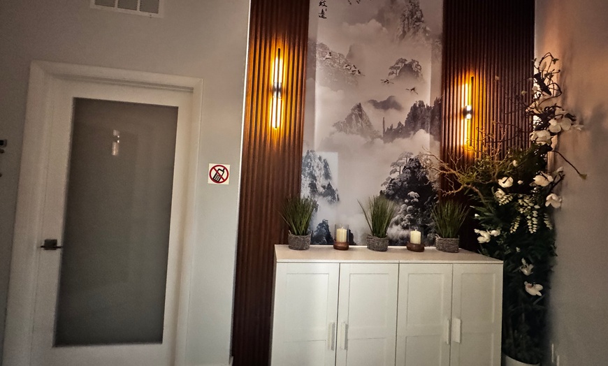 Image 3: Unwind w/ 60 Minutes Couples Massage with Optional 60 Minutes Facial