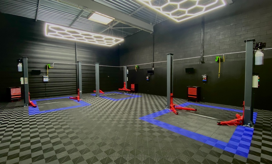 Image 2: Location d'1h ou de 2h de self garage chez Meca World SELF GARAGE 91