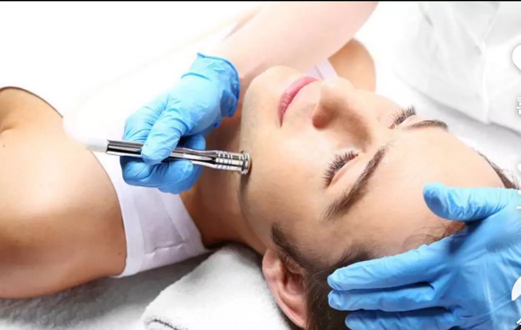 Rejuvenate your skin with Y&L Pure Beauty Spa's microdermabrasion facial experience, offering up to 70% off. - Primary Image