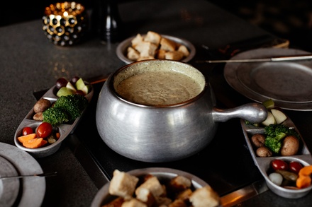 Tasting Menu for 2: Le Freak for 2 with 2 glasses of French Sparking & 2 glasses of French Red Wine (Sunday - Thursday) - La Fondue