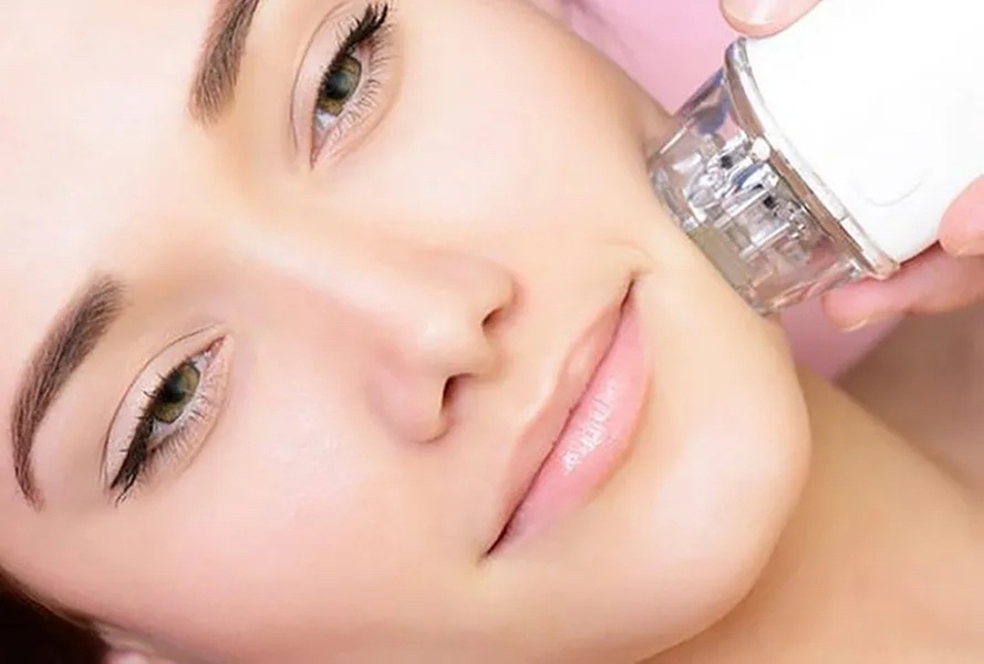Discover Pinky Promise Beauty's rejuvenating microneedling RF combo treatments for face, chin & neck with up to 40% off