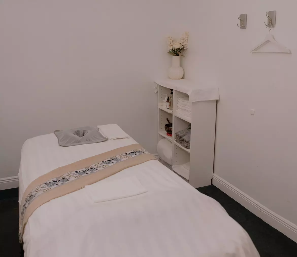 30-Min Full Body Massage w/Aromatherapy, Hot Stones, Hot Towel, & More