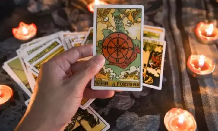 Explore Your Past, Present, and Future with Online Tarot Reading