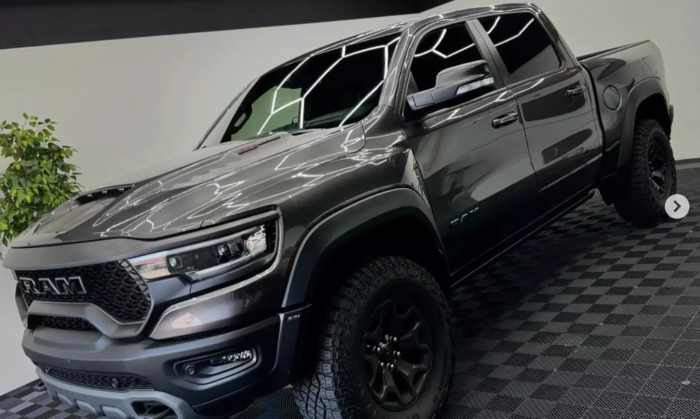Transform Your Ride: Enjoy 40% Off on Stunning Window Tinting!