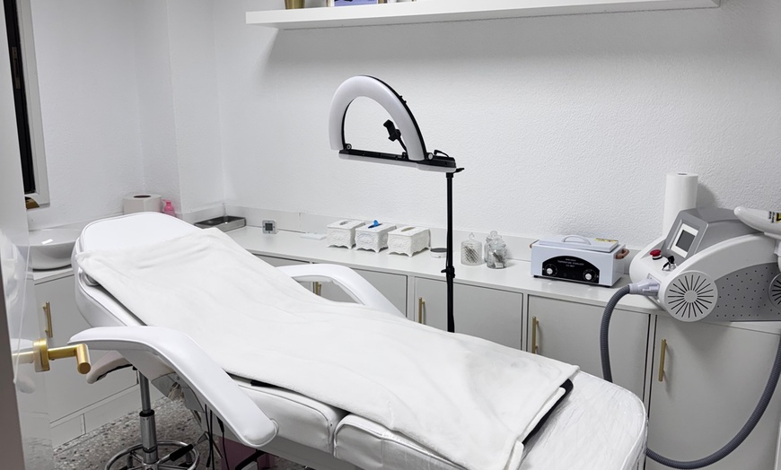 Image 3: Limpieza facial de 60 minutps con peeling enzimático o rutina completa