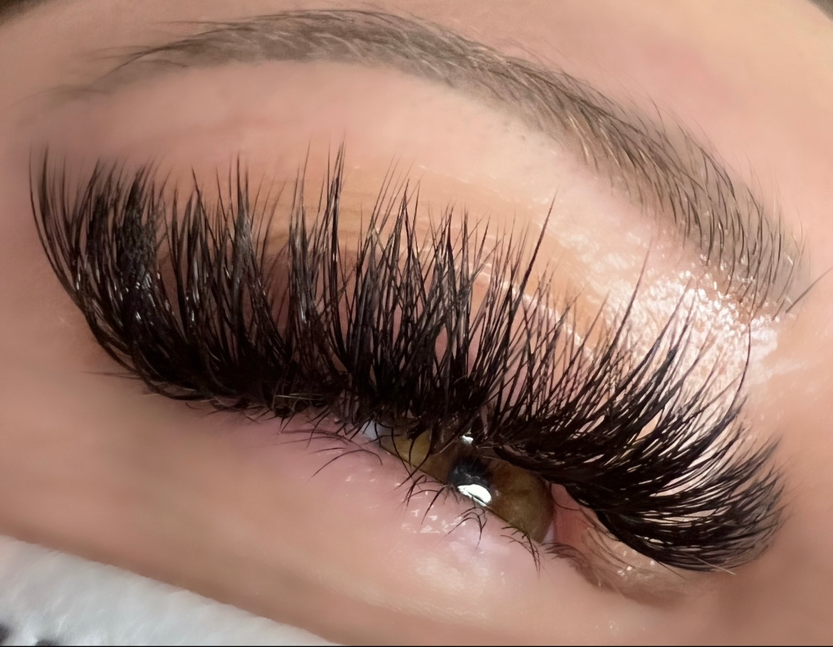 Get Beautiful Lashes with Classic or Volume Extensions
