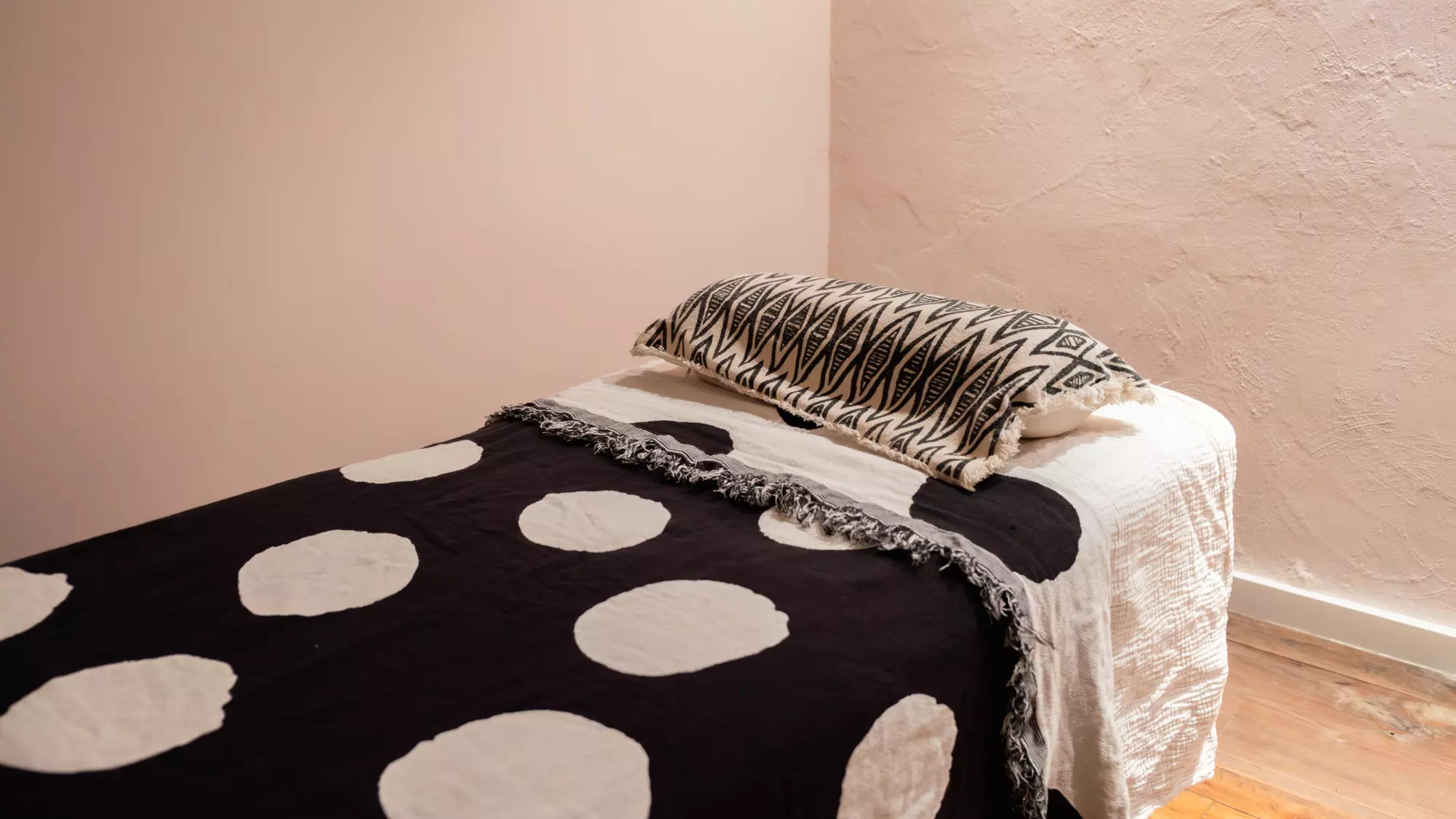 Glow & Renewal: Gua Sha Facial — 60 or 75 Minute Session