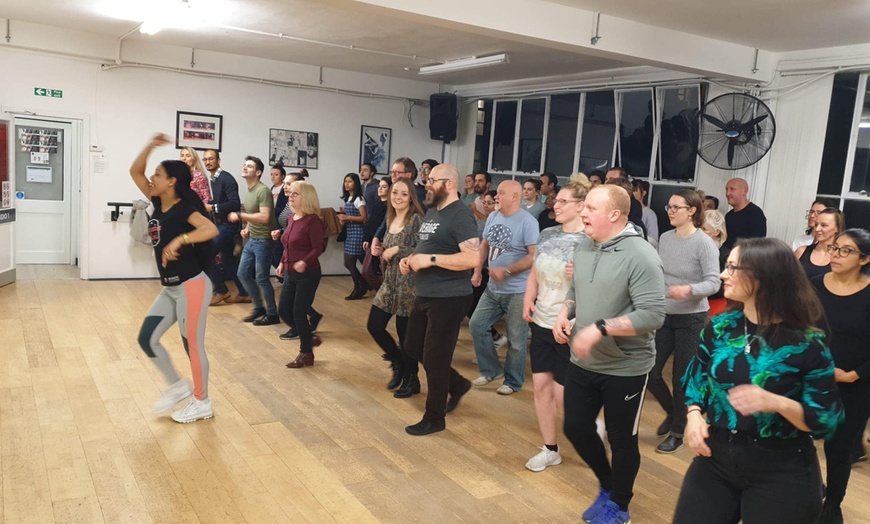 Image 2: Four Beginners' Salsa Classes