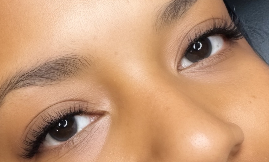 Image 5: Get Personalized LED Eyelash Extensions for a Custom Look