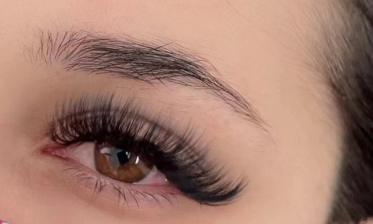 Get Stunning Lash Extensions for a Dramatic Look