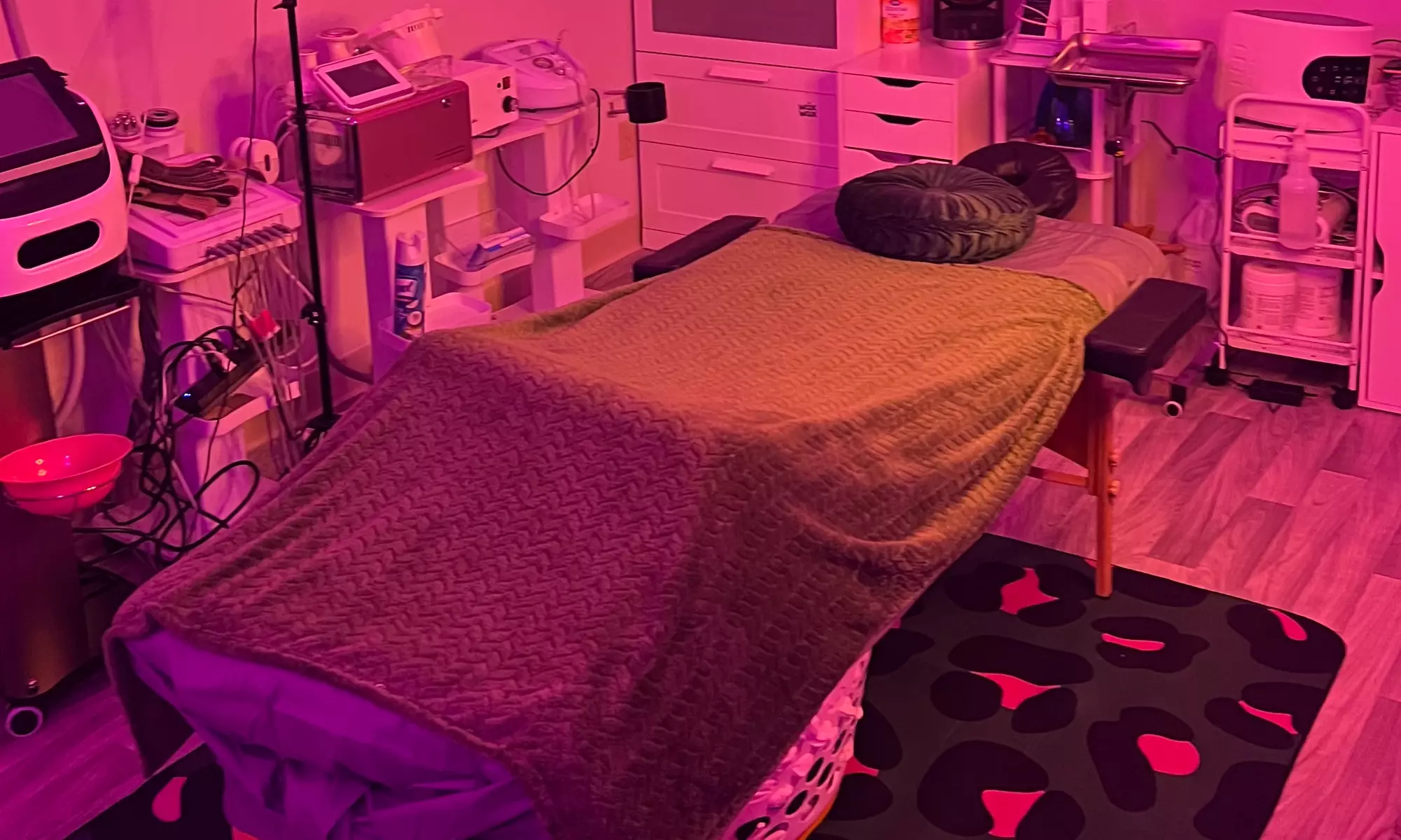 Enhance your curves with Carolina Barbie Dolls LLC's Colombian vacuum butt-lift sessions, offering up to 40% off - Primary Image