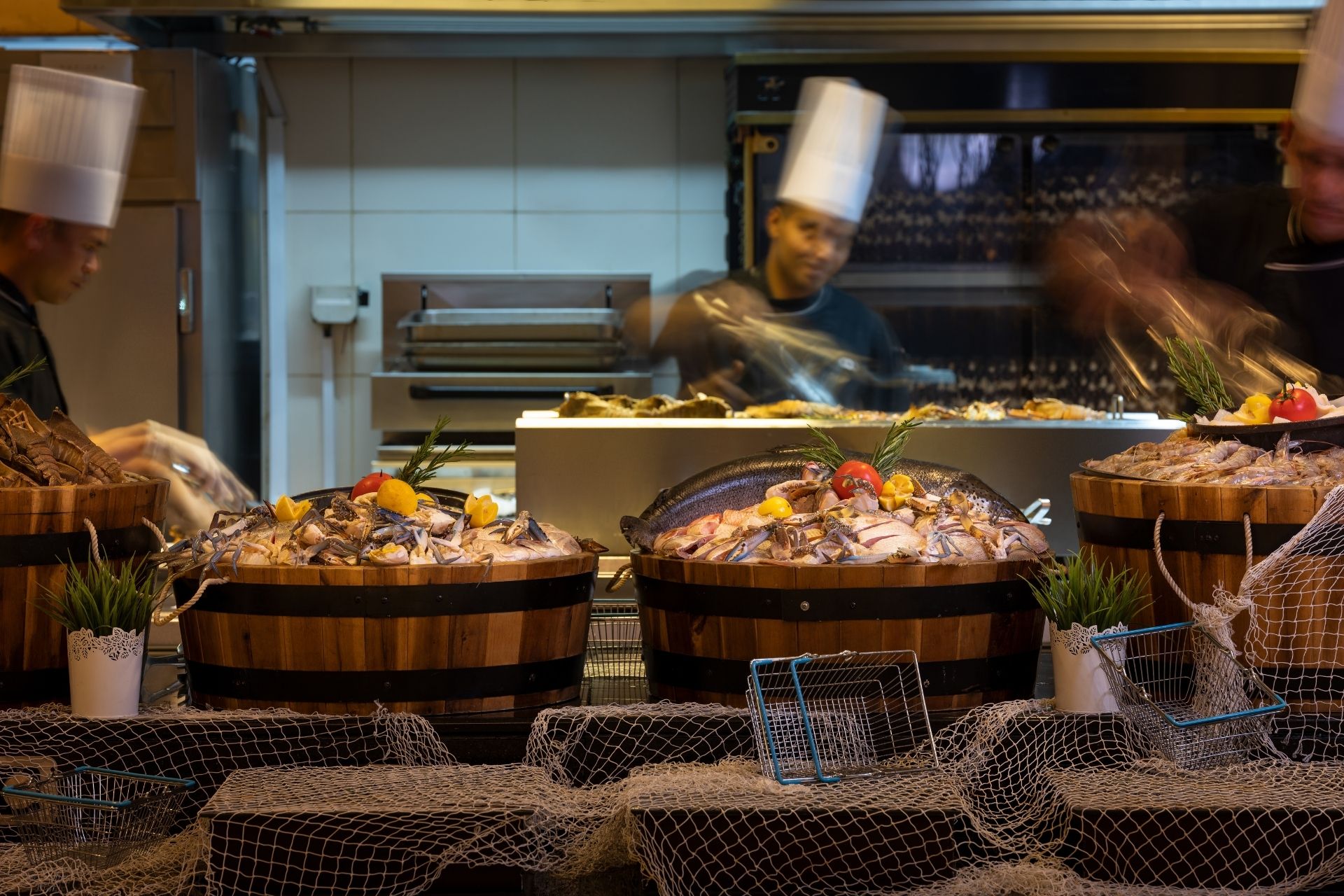 5* Seafood Night Buffet With Beverages For A Child Or Up To 4 Adults