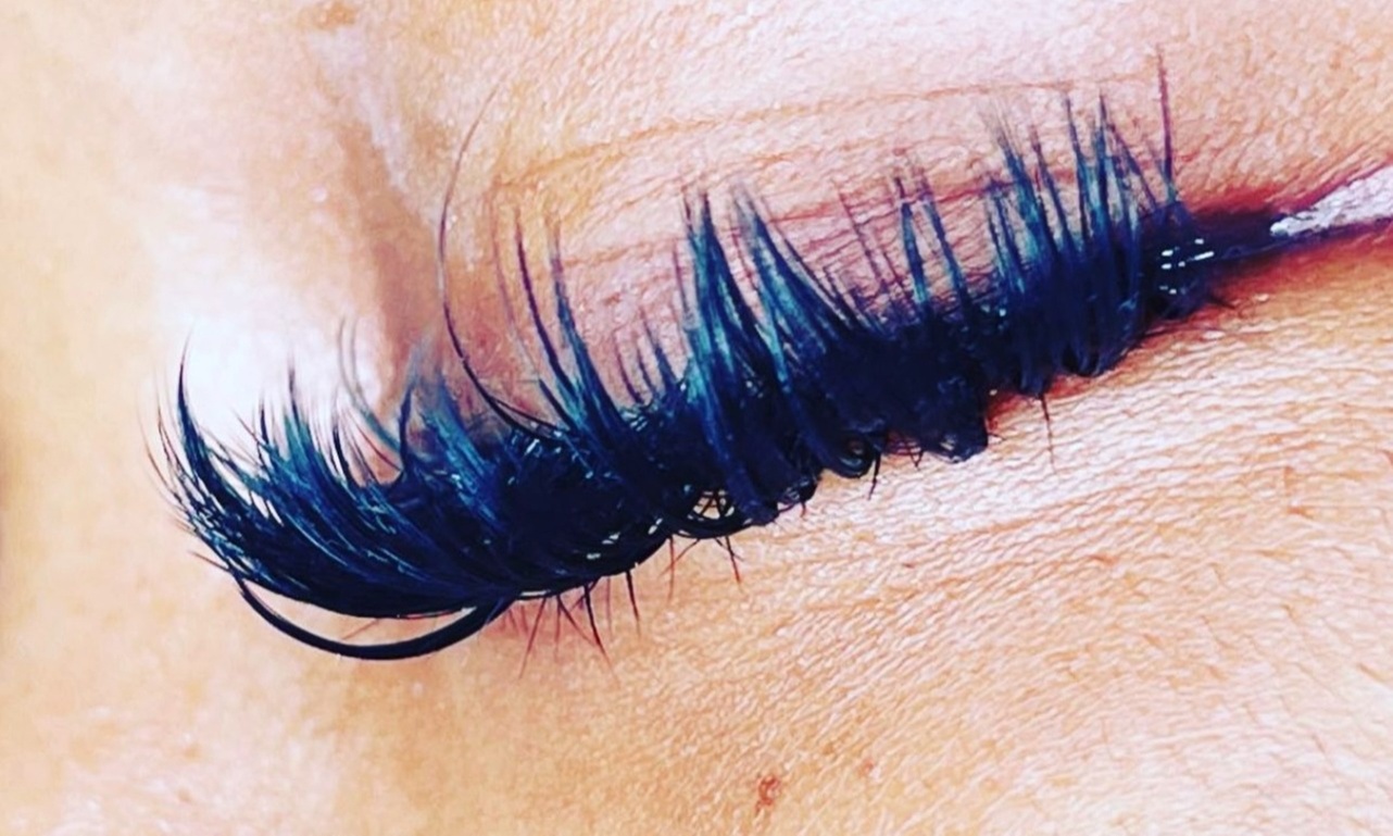 Experience up to 50% off at Winks Esthetics Academy with eyelash lifts and various full set extensions. - Primary Image