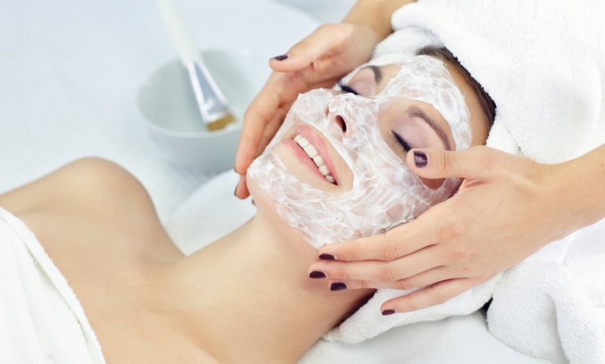 Choose from rejuvenation, pore tightening or lifting facials