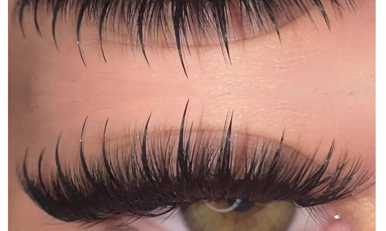 Discover AZD Makeup & Skin's Classic and Volume Lash Extensions with up to 66% off, offering elegance or dramatic flair. - Second Medium