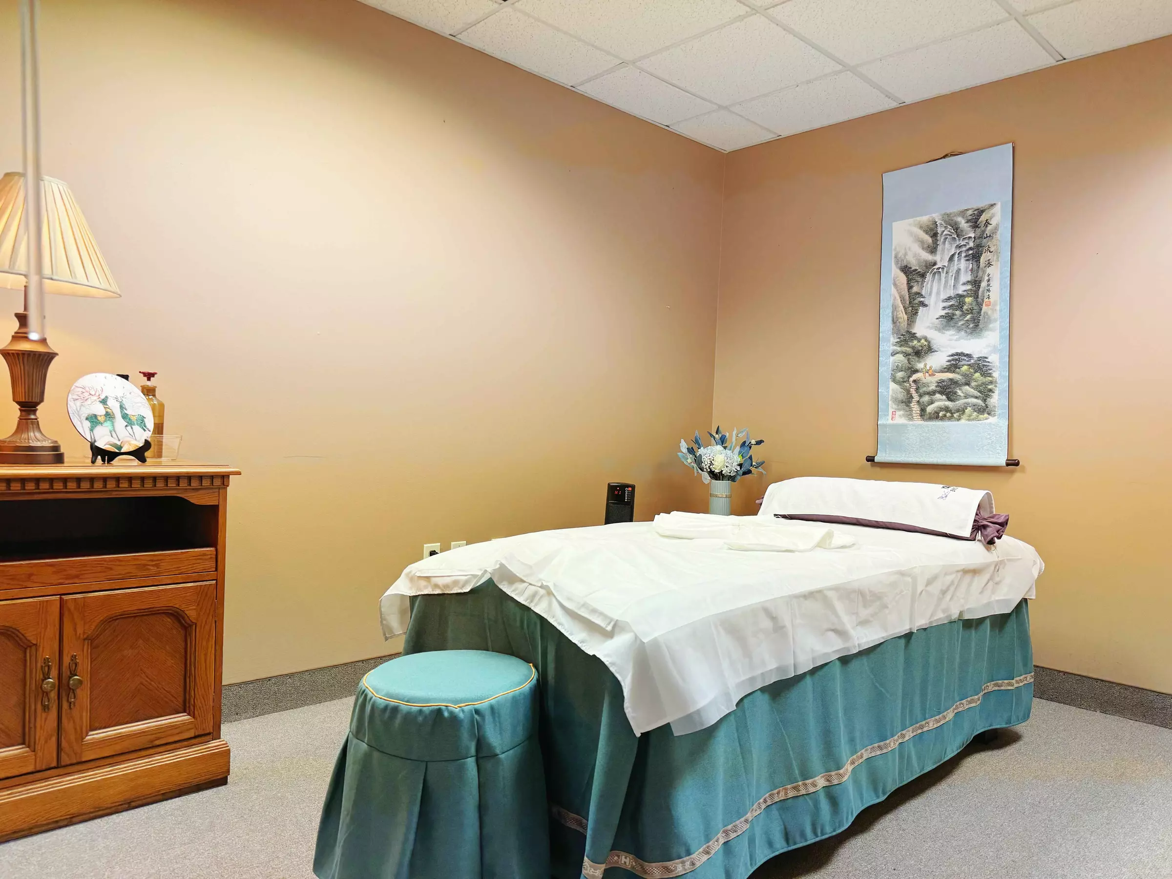 Up to 17% Off on Hot Stone Massage at Yar Yar Massage - Second Medium