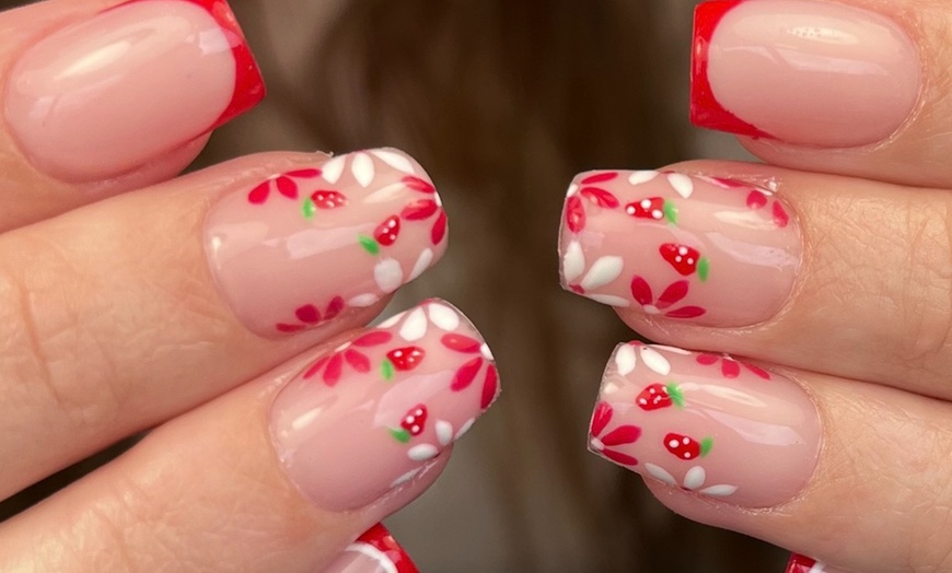 Image 9: Beauté des mains russe avec vernis semi permanent ou rallongement gel