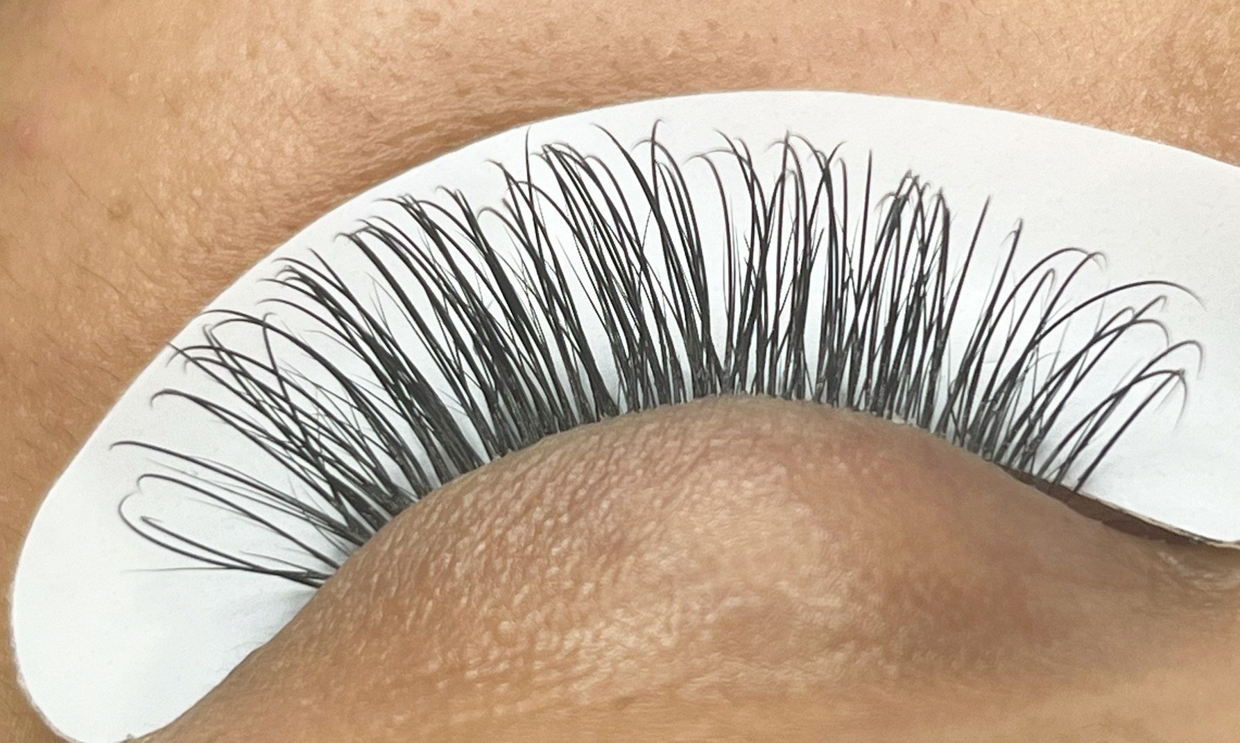 Get Lush Lashes: Classic, Hybrid, or Volume Extensions with Fills